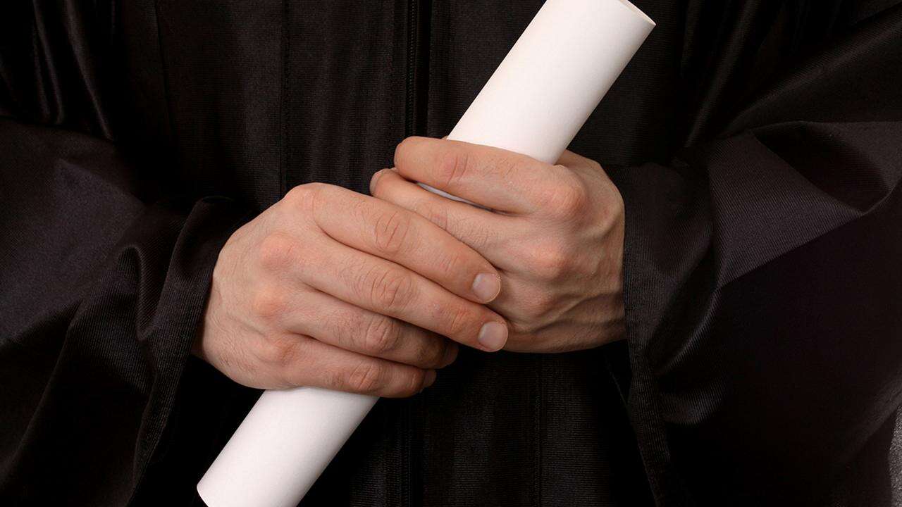 Sahte diploma ve izinsiz üniversitelere hapis cezası öngören teklif Meclis'te