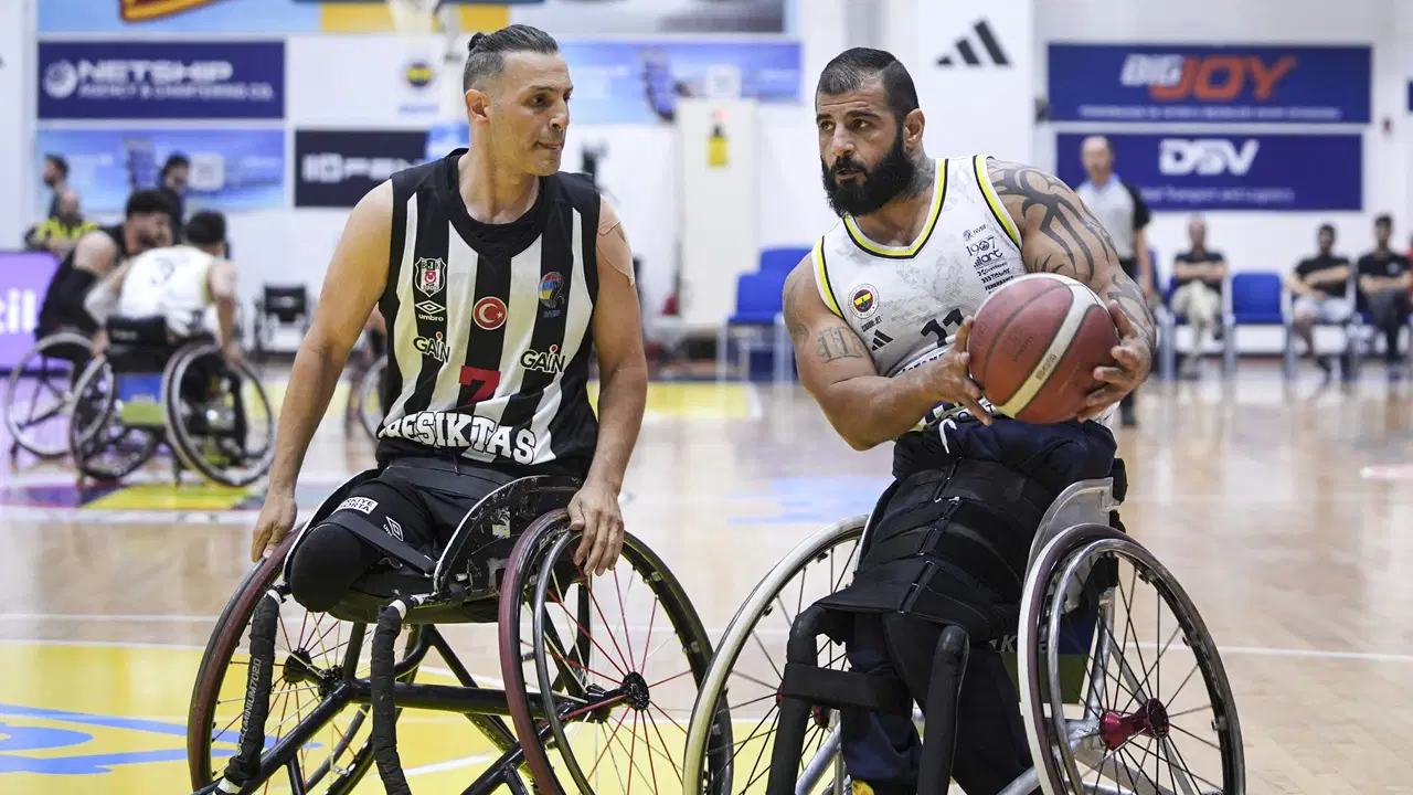 Fenerbahçe, Beşiktaş'ı yenerek final serisinde öne geçti