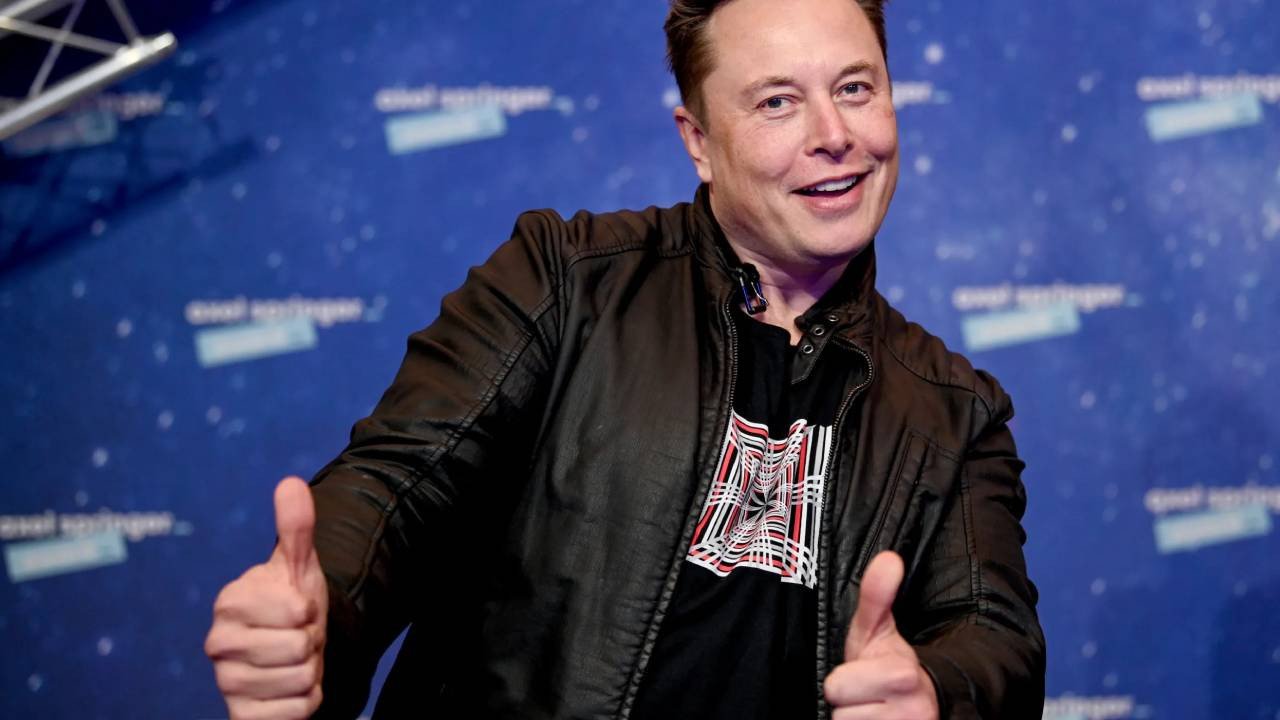 SpaceX servetini uçurdu: Elon Musk trilyon dolar kulübüne girdi!