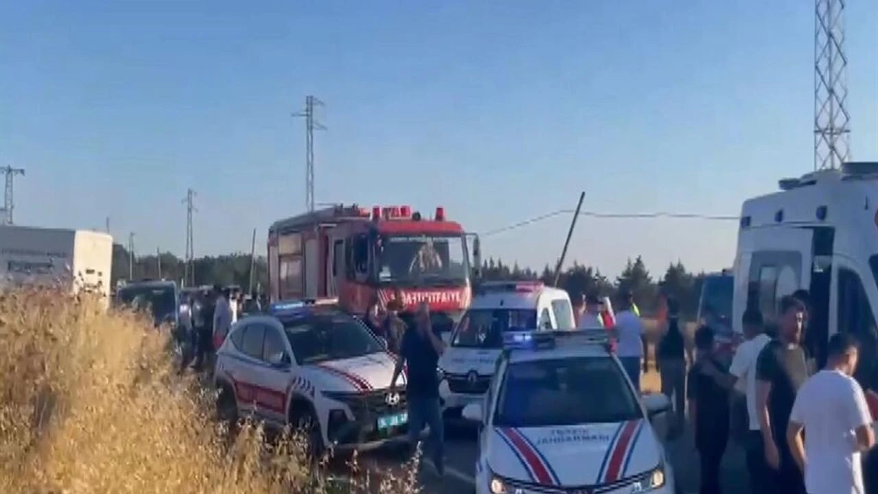 Silivri'de servis minibüsü devrildi; 2 ölü, 10 yaralı