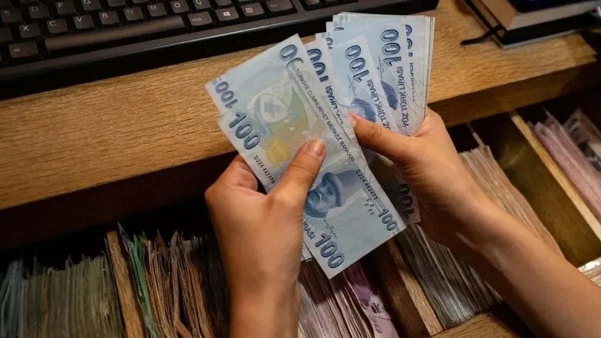 EMEKLİ SON DAKİKA | Emekli ve memurun gözü ödeme gününde! Zamlı maaşların hesaplara yatacağı tarih belli oldu