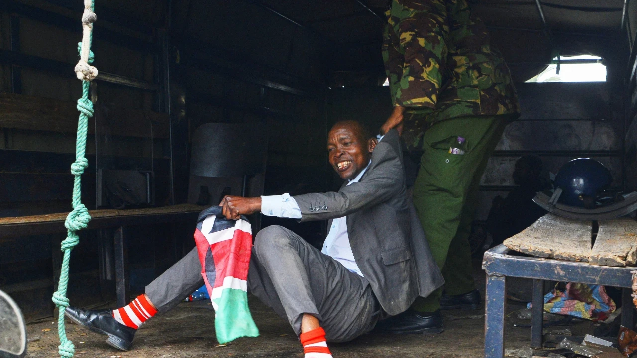 Kenya'da polis protestoculara ateş açtı
