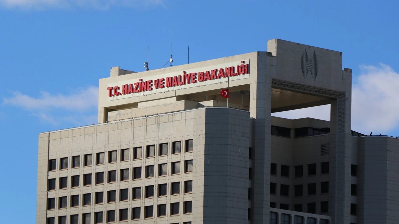 Hazine’nin 3 aylık borçlanma takvimi belli oldu: 1,5 trilyon TL’lik plan açıklandı