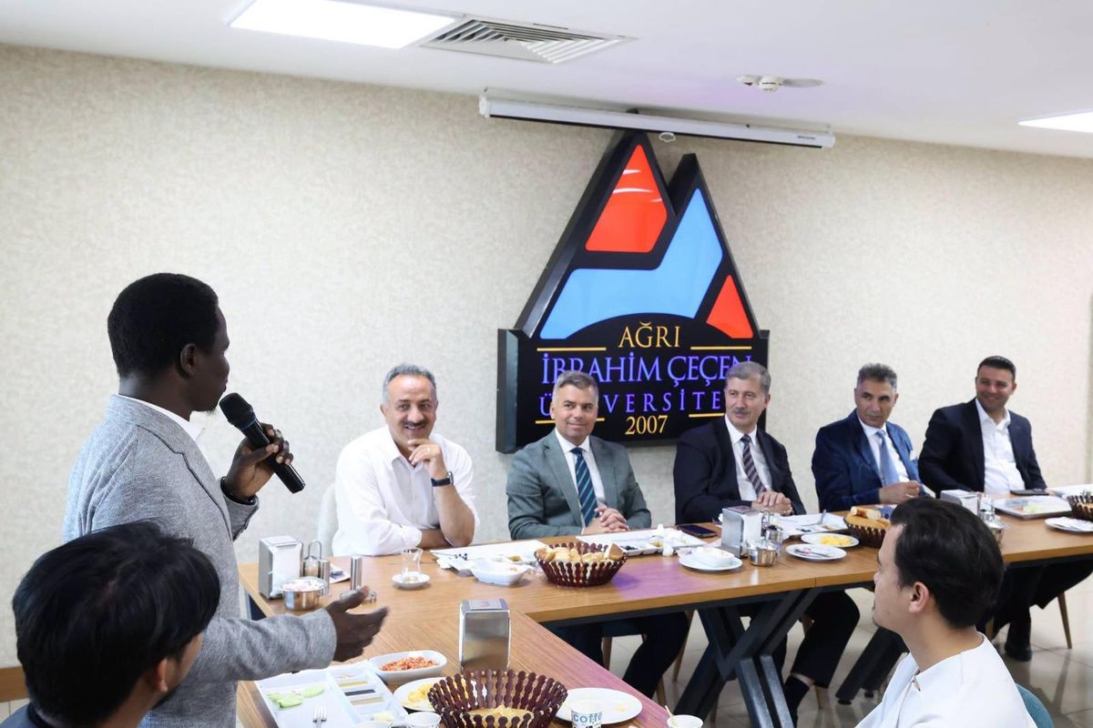 Rektör Gülçin uluslararası öğrencilerle bir araya geldi
