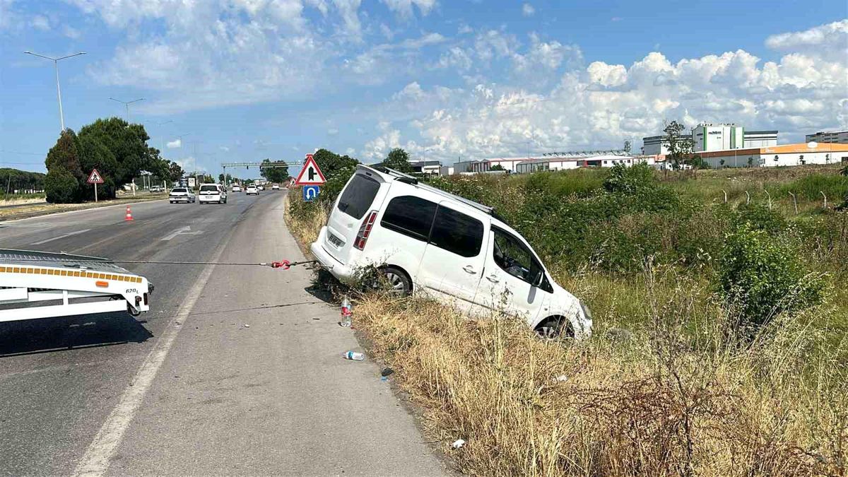 Kaza sonrası yol tek şeride düştü, geciken çalışma trafiği kilitledi