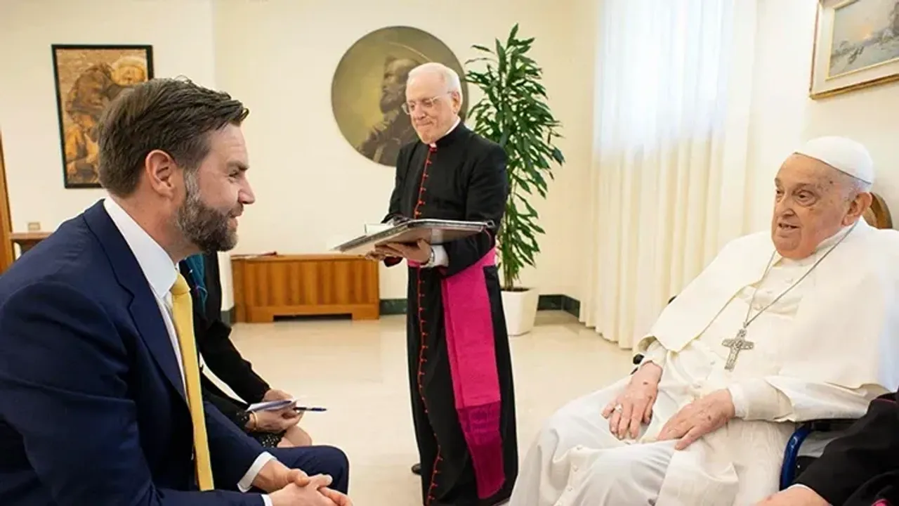 JD Vance Papa'dan rahatsız olmuş!
