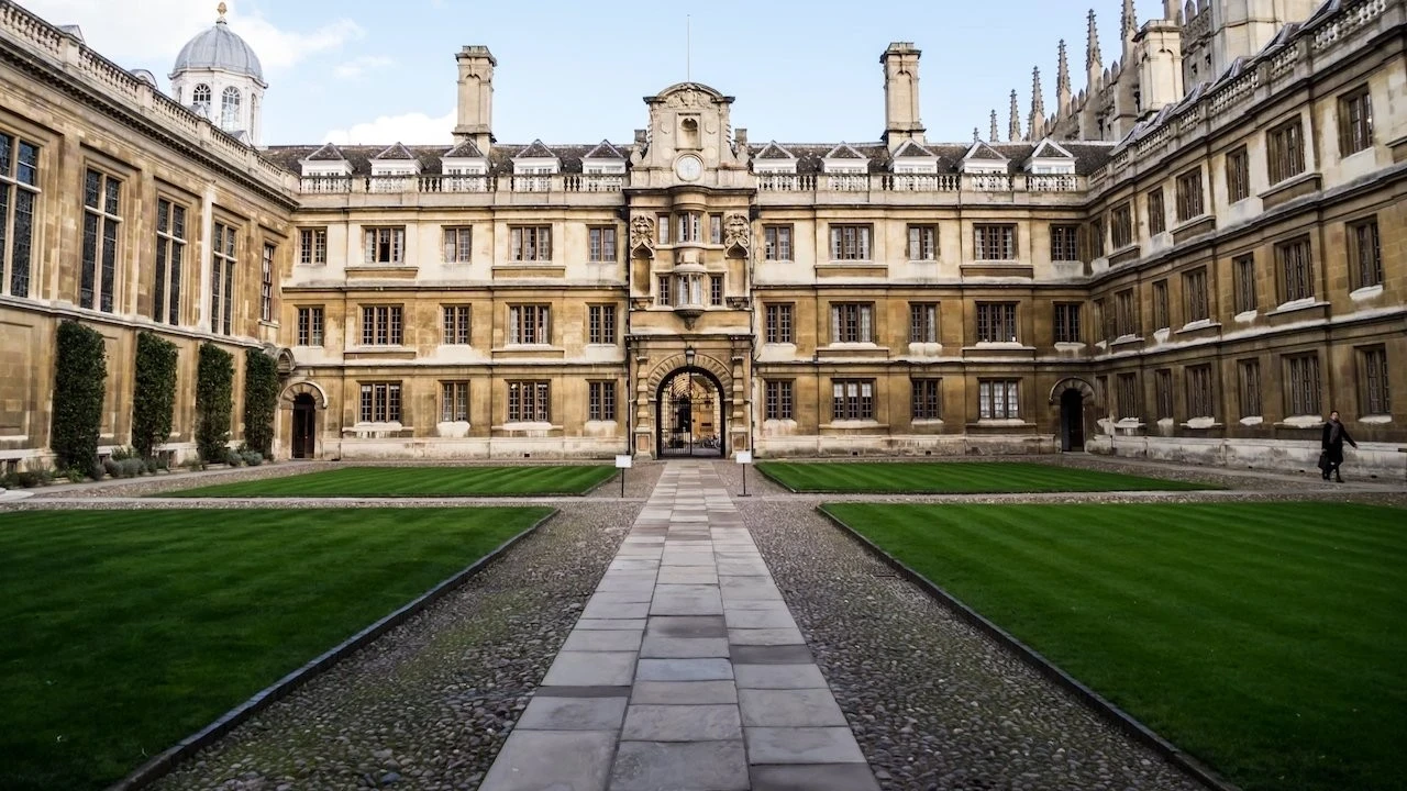 Vakıf üniversitelerinin ücretleri Oxford ve Cambridge ile yarışıyor!