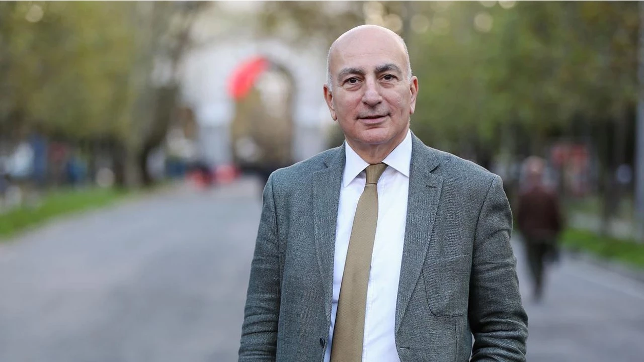 Mahfi Eğilmez'den yatırımcılara kritik uyarı! Sadece faize bakan yanılabilir