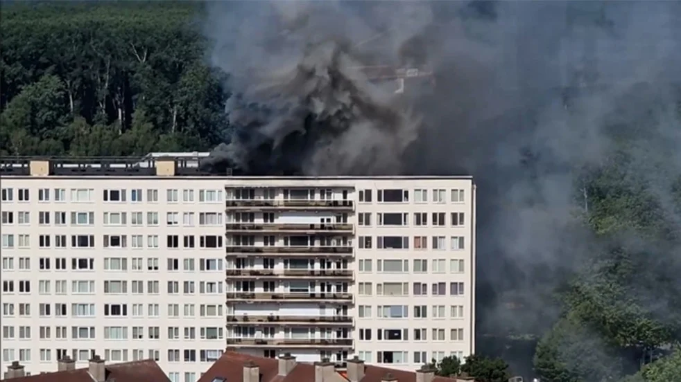 200'den fazla kişinin yaşadığı apartmanda yangın çıktı: Ölü ve yaralılar var