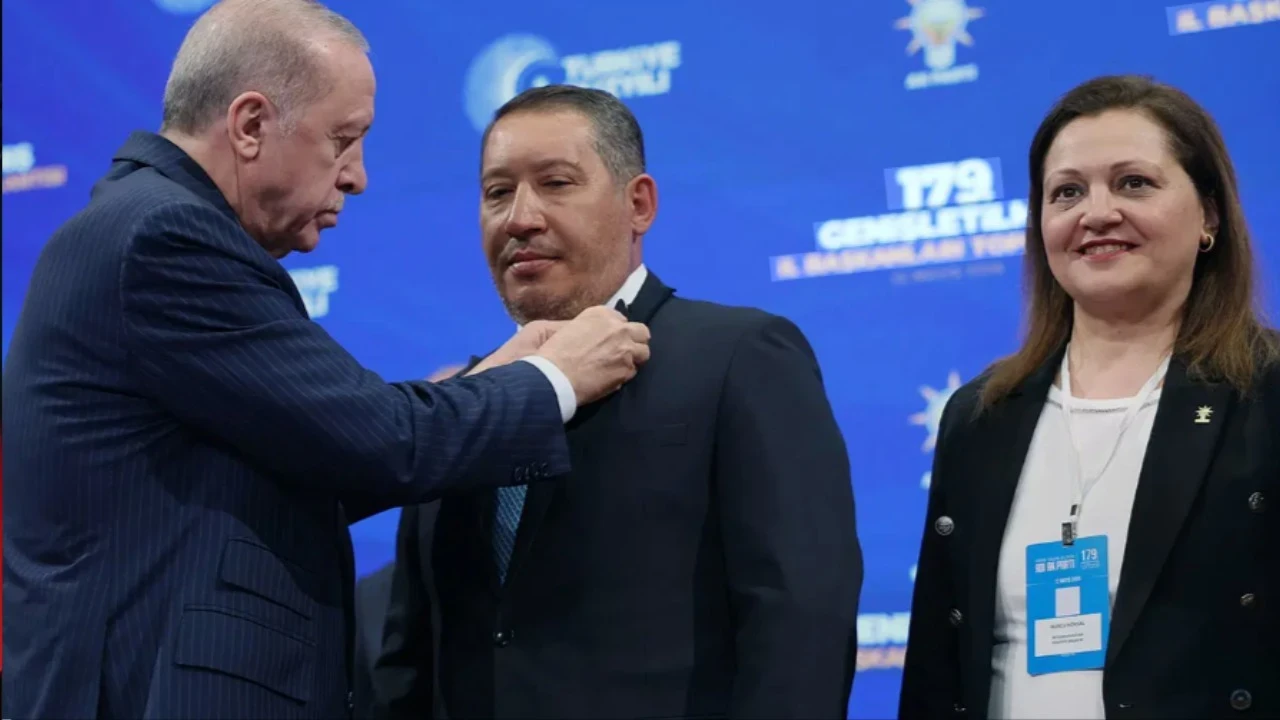 CHP'den AKP'ye geçen belediye başkanına neşterli saldırı girişimi