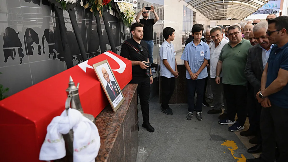 Sabah gazetesi yazarı Müderrisoğlu'nun Kıbrıs gazisi babası Düzce'de son yolculuğuna uğurlandı