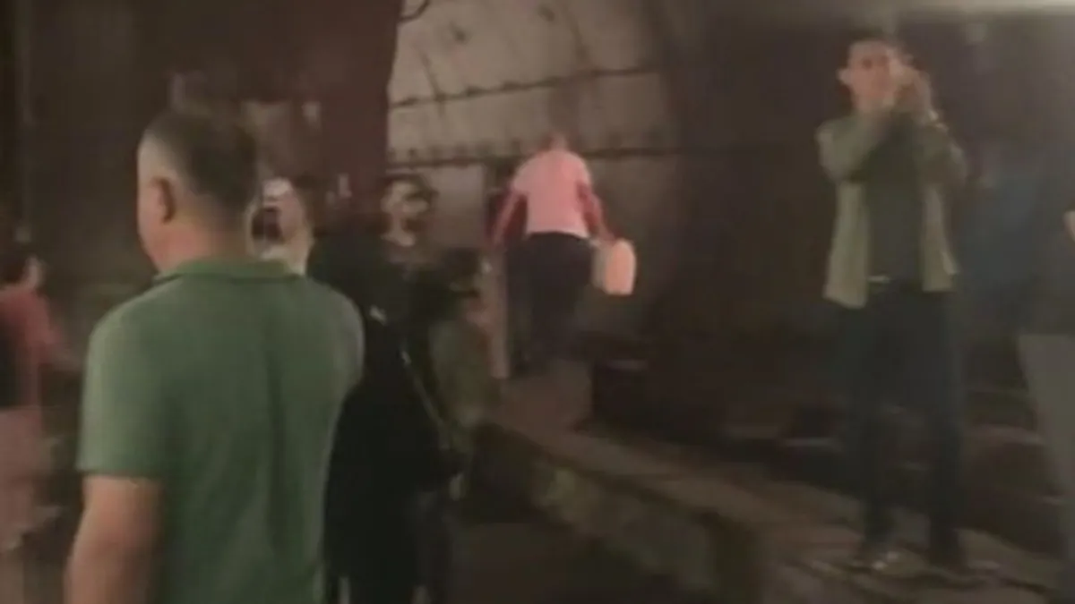 Kadıköy-Sabiha Gökçen metrosu raydan çıktı! Yolcular tünelden tahliye edildi