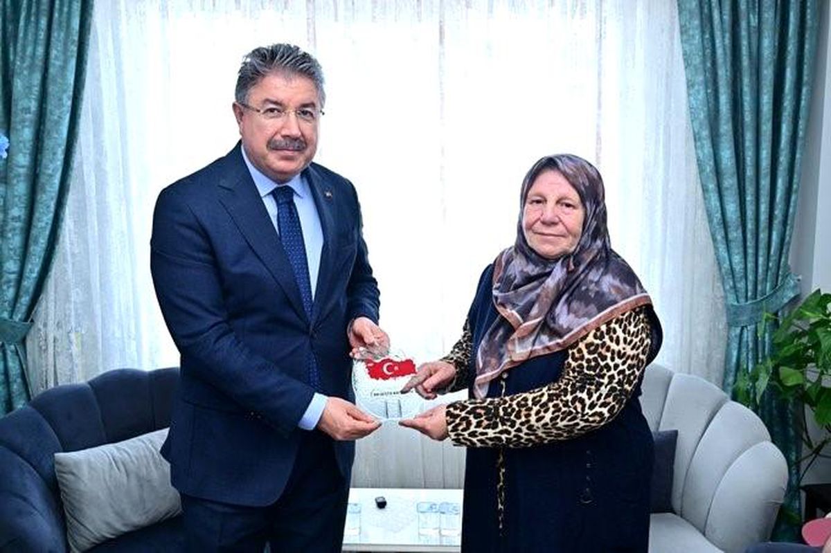Vali Yılmaz, vefat eden Kıbrıs gazisi Tınmaz'ın ailesine taziye ziyareti yaptı