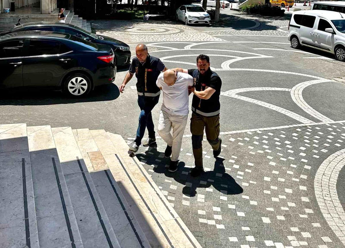 Otobüsteki yolcudan 5 bin uyuşturucu hap çıktı