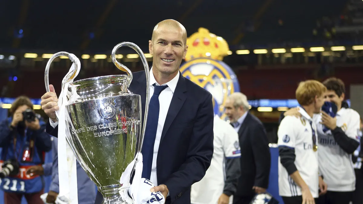 Beşiktaş'tan Zidane hamlesi! Fransız efsaneye proje sunuldu
