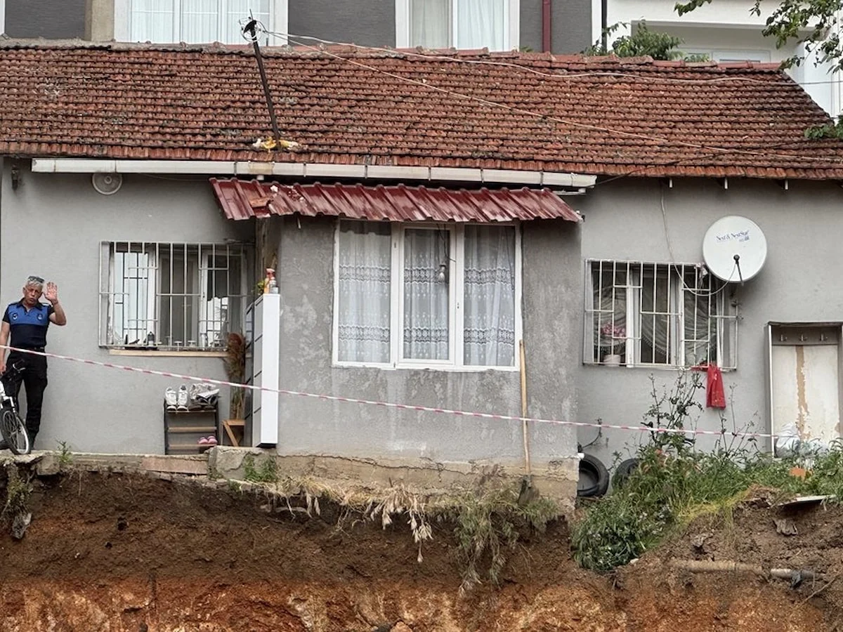 Bilecik’te heyelan: Bahçesi çöken ev tahliye edildi