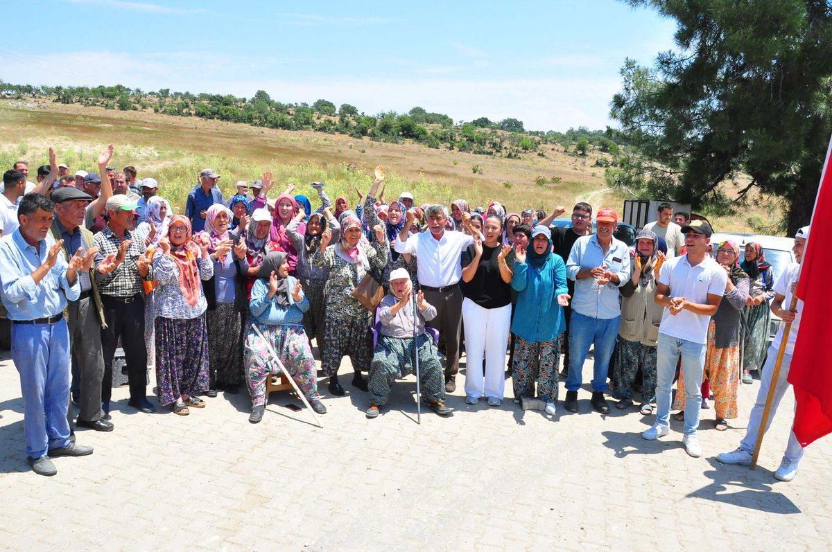 Manisa'da köylülerden 'mezarlık' eylemi