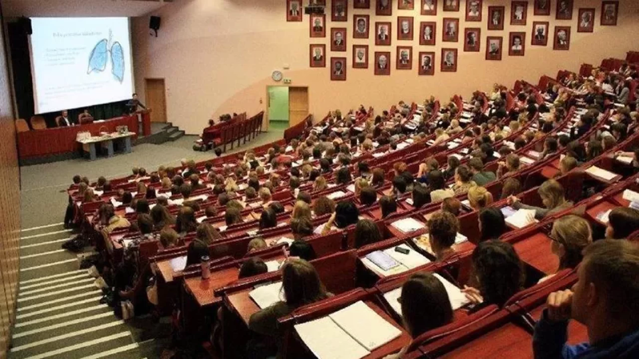 Yarın üniversiteler tatil mi? 12 Haziran Cuma üniversitelerde yoklama alınır mı?