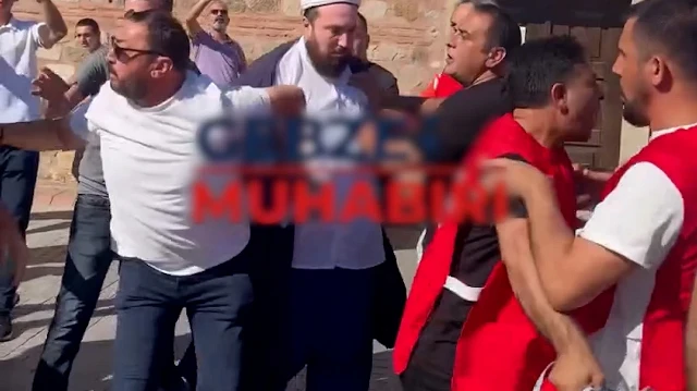 Gebze'de NATO karşıtı eylem yapan sol grup yoldan geçen vatandaşa saldırdı