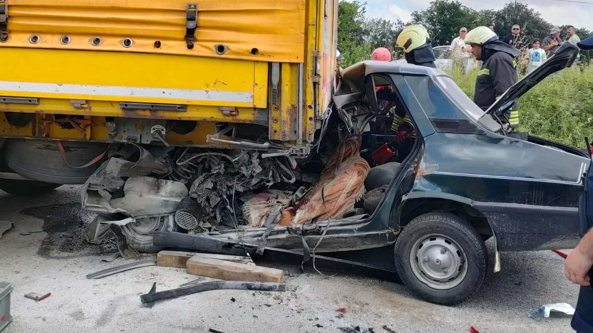 SON DAKİKA… Samsun'da feci kaza! Otomobil park halindeki TIR'a çarptı: 2 ölü…