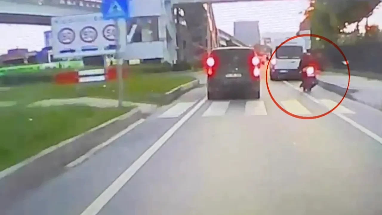 Önündeki aracı geçmek istedi, hastanelik oldu