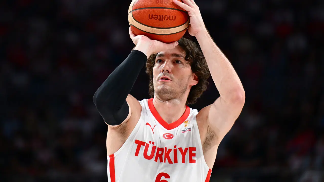 Cedi Osman yeni takımına imzayı attı