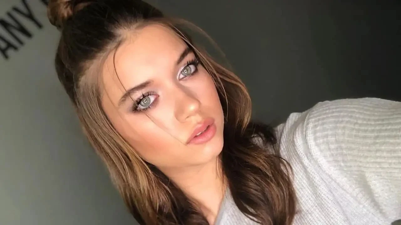 Afra Saraçoğlu'nun İtalya tatilinden pozlarına beğeni yağdı
