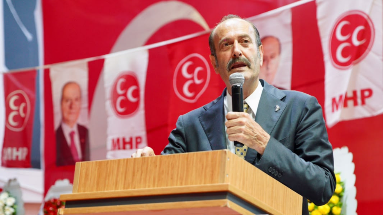 MHP'li Tamer Osmanoğlu, Bayraklı İlçe Kongresi'nde konuştu: Biz siyasetimizi Türk milletinin geleceği için yapıyoruz