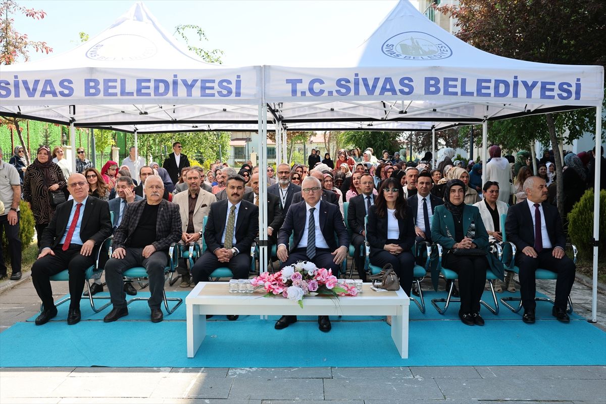 Sivas'ta "Hayat Boyu Öğrenme Haftası" kapsamında sergi açıldı