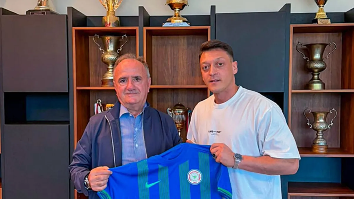 Çaykur Rizespor Başkanı Saruhan, "Rizespor Akademi" için Mesut Özil ile bir araya geldi
