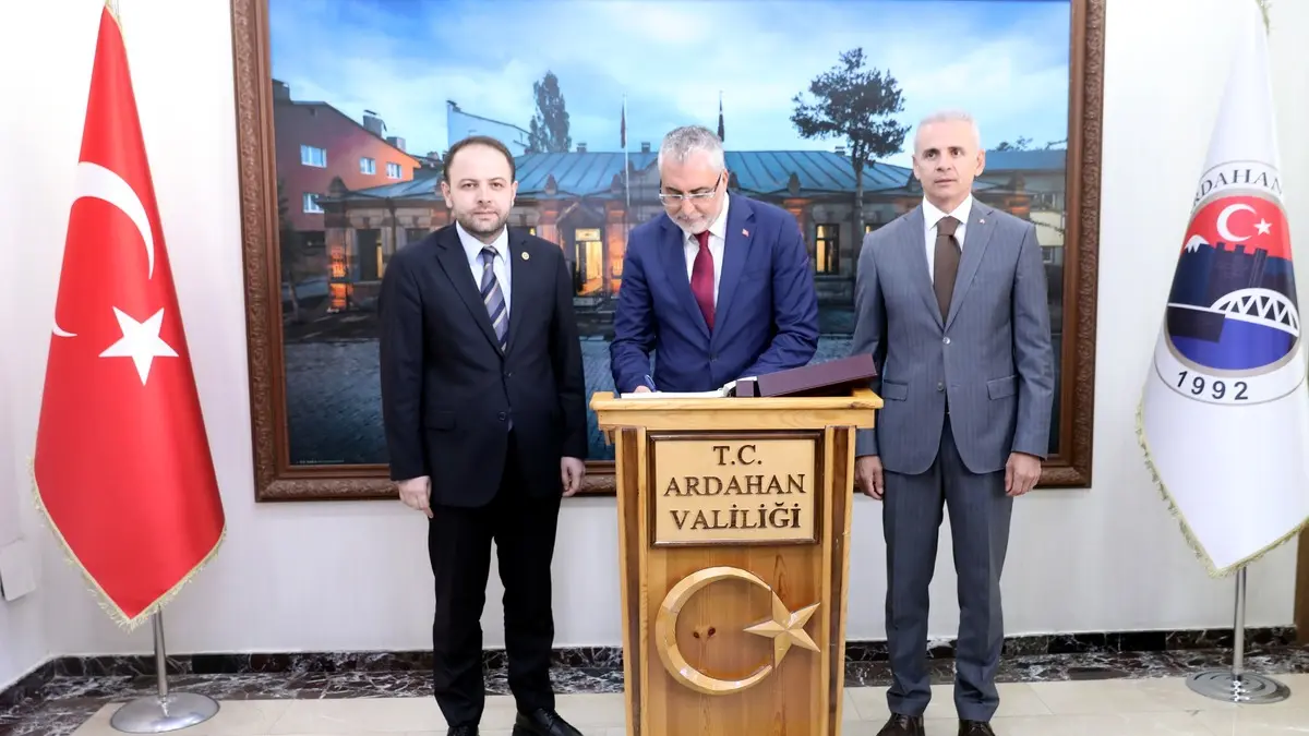 Çalışma ve Sosyal Güvenlik Bakanı Işıkhan, Ardahan'da ziyaretlerde bulundu