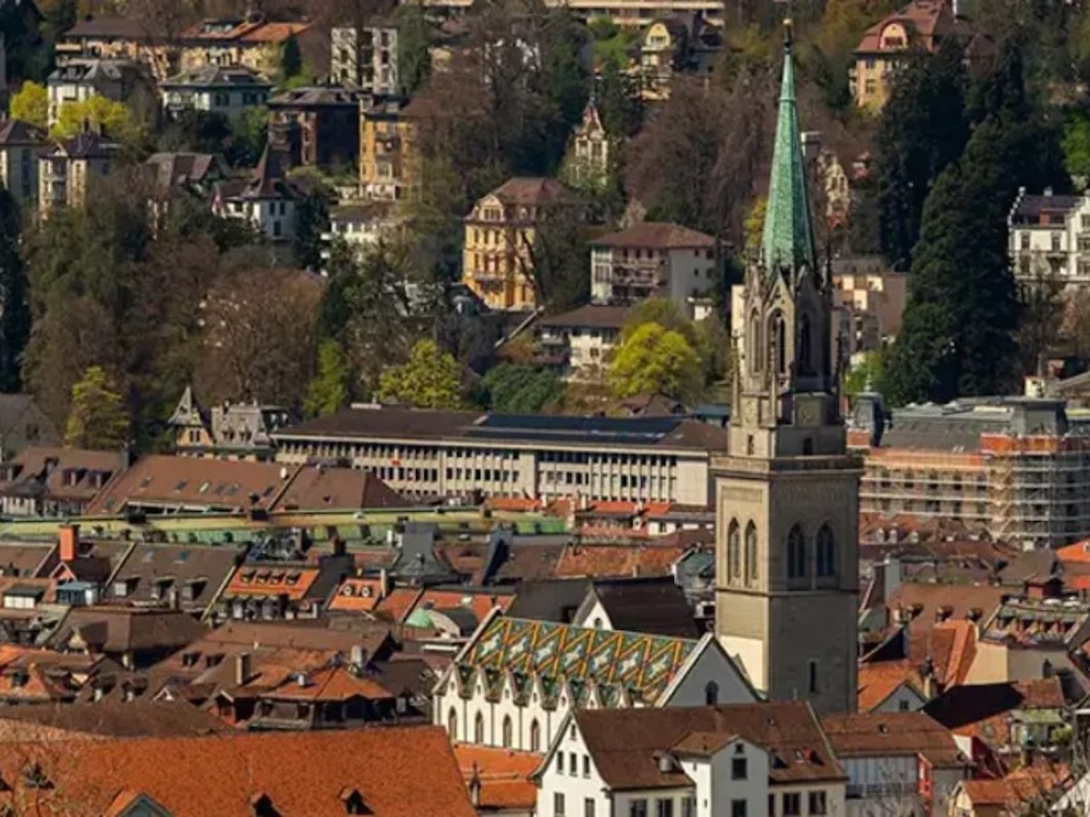 İsviçre'nin St. Gallen kantonunda öğretmenlere başörtüsü yasağının önünü açacak önerge kabul edildi