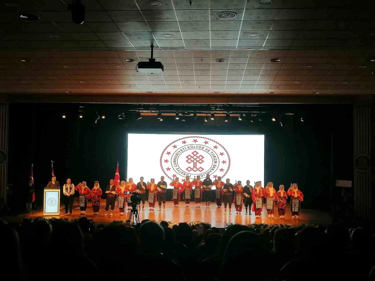 Batı Karadeniz'in en kapsamlı halk oyunları şöleni gerçekleştirildi