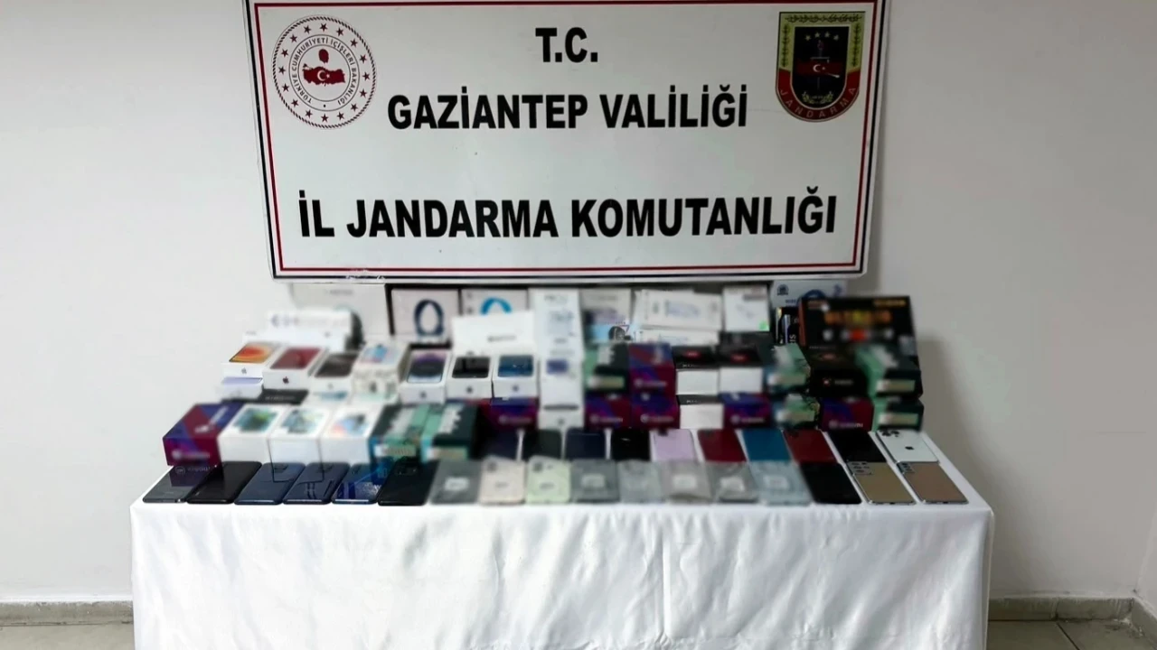 Gaziantep'te kaçakçılık operasyonu: 1,5 milyon liralık ürün ele geçirildi