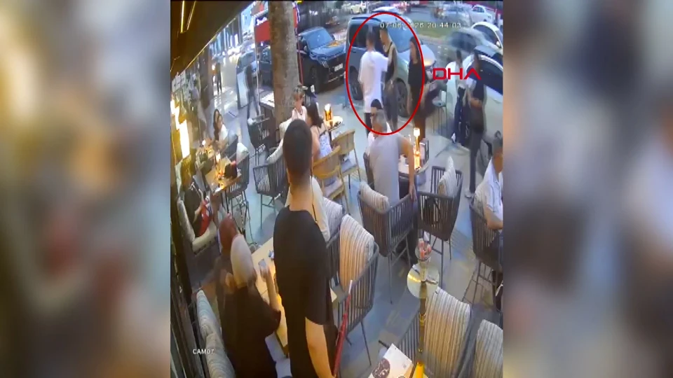 İzmir Karşıyaka’da bıçaklı kavga: Ortaokul öğrencisi hayatını kaybetti