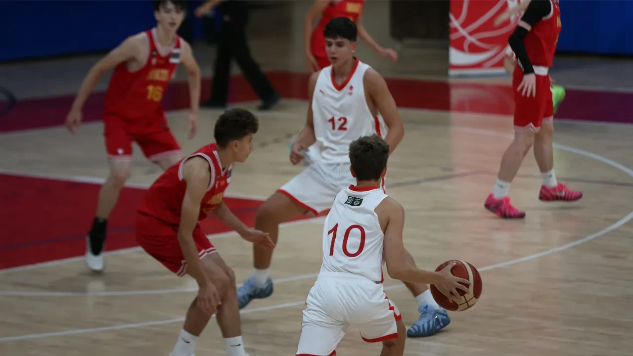 Türkiye U14 Erkek Basketbol Takımı FIBA Altyapı Gelişim Projesi final kampında Kuzey Makedonya'yı farklı devirdi