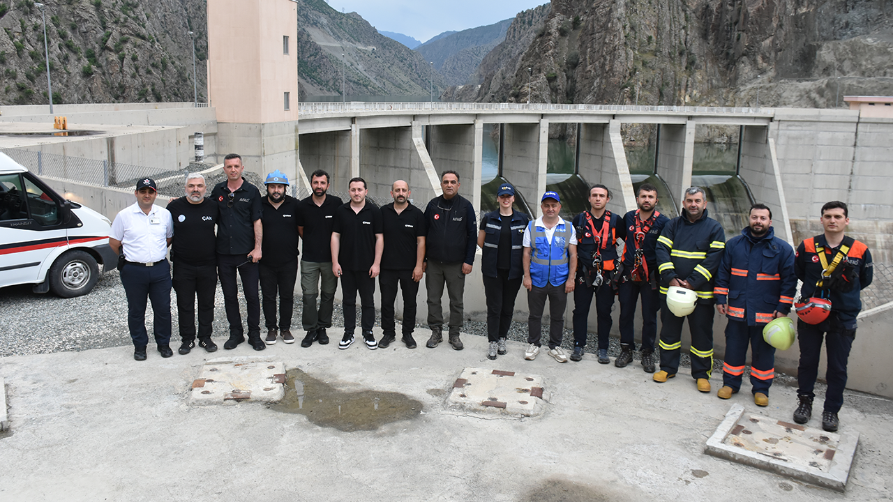 Artvin Barajı'nda yangın tatbikatı gerçekleştirildi