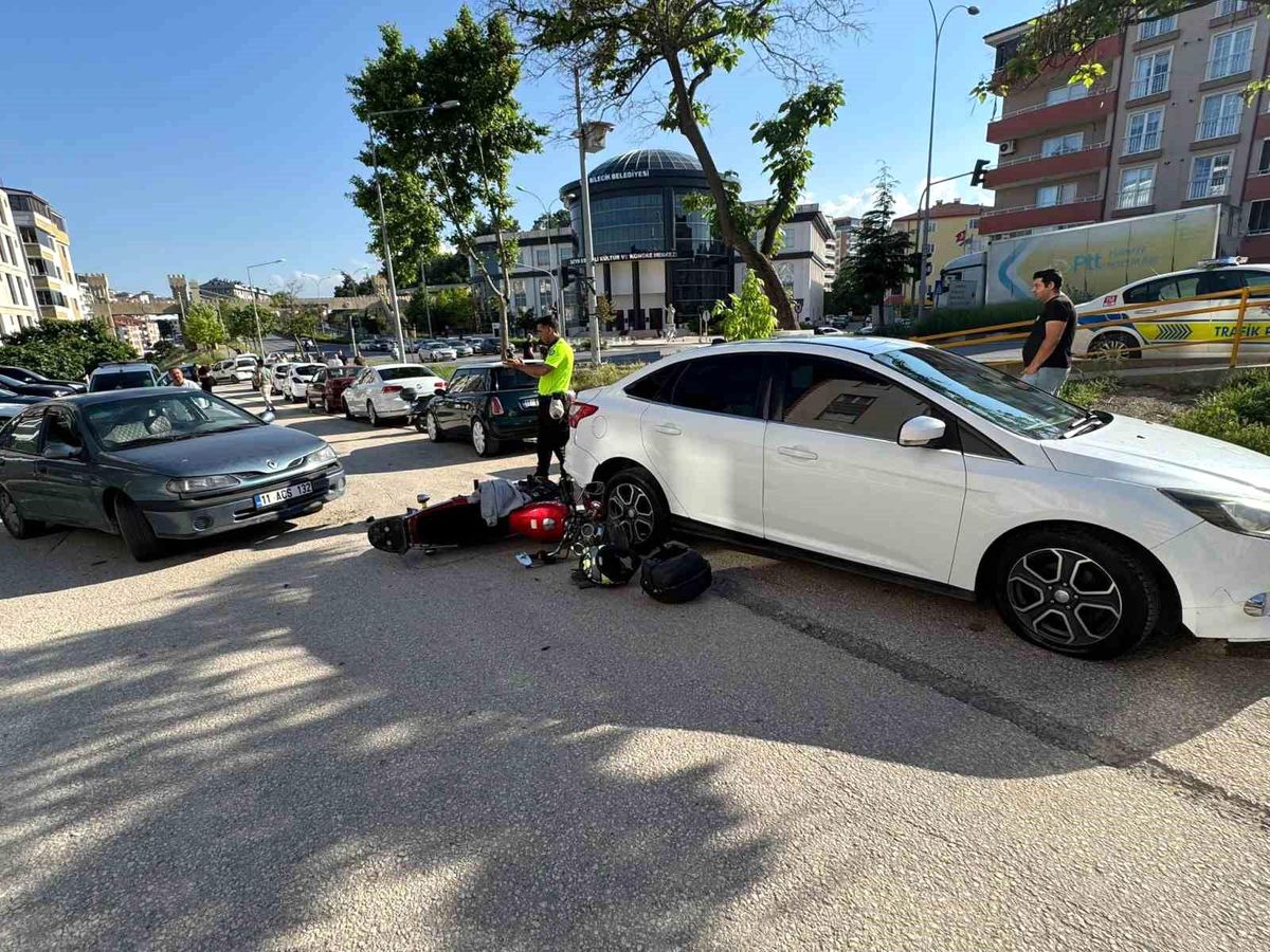 Bilecik'te otomobil ile motosiklet çarpıştı