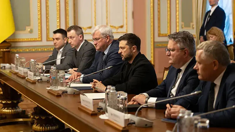 Zelenskiy: Rus tarafıyla müzakere turlarının yeniden başlayacağını düşünüyorum