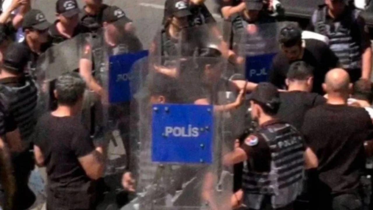 NATO protestosunda gözaltına alınanlar adliyede
