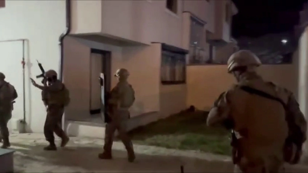 Kocaeli'de 38 yıl cezası olan zanlıya özel harekat operasyonu
