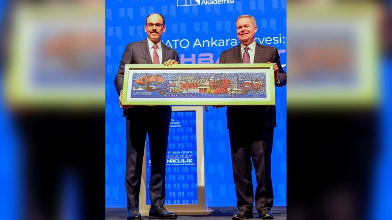 NATO Zirvesinde Bedri Rahmi imzası