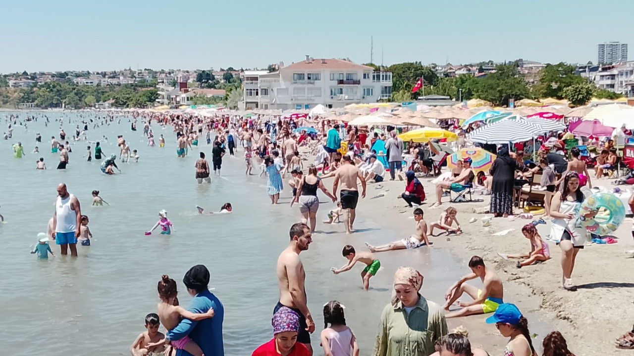 İstanbullular sıcak havada sahillere akın etti