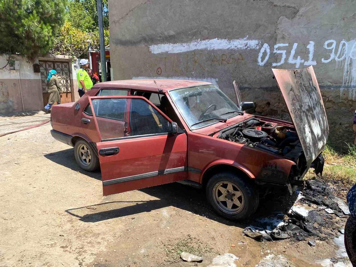 Nazilli'de otomobil yangını, araç kullanılamaz hale geldi