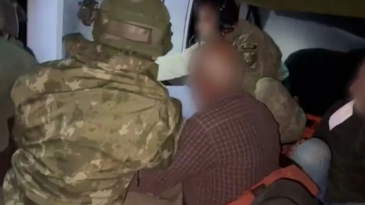Malatya'da sarp arazide mahsur kalan vatandaşlar helikopter ile kurtarıldı