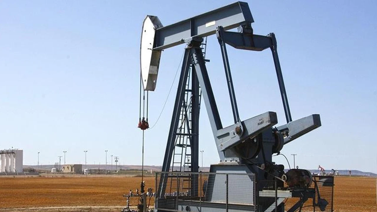 ABD'nin ham petrol stoklarında beklentinin üstünde düşüş