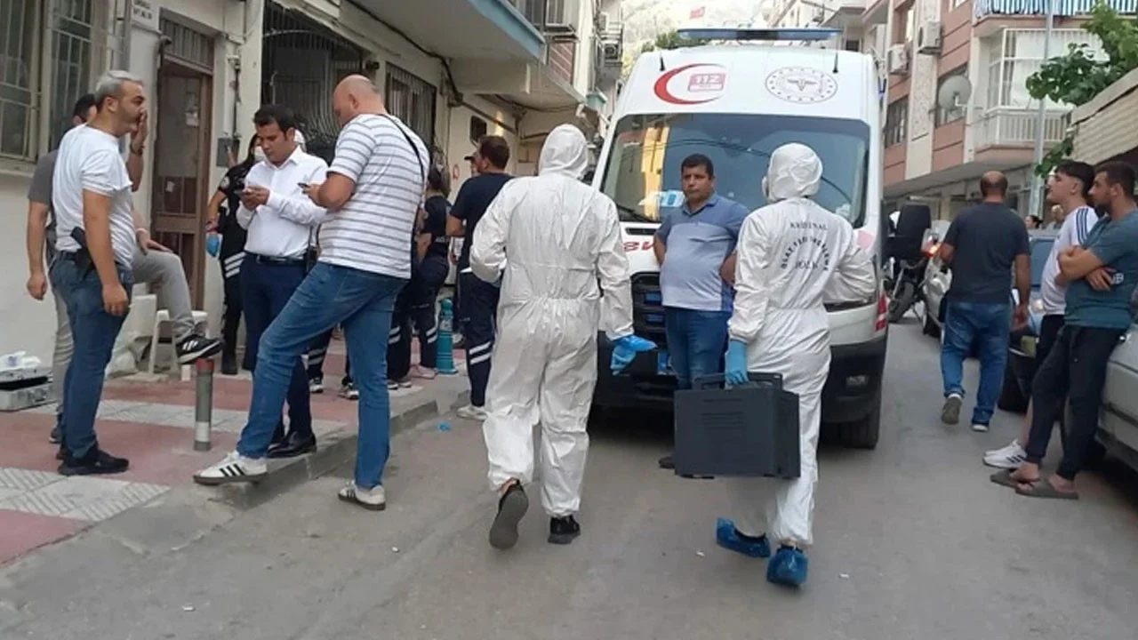 Aynı evde yaşayan abla, kardeşinin öldüğünü komşudan öğrendi! Kokuyu bile fark etmemiş!