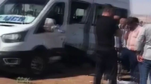 Para nakil aracı ile minibüs çarpıştı: 15 kişi hastanelik oldu