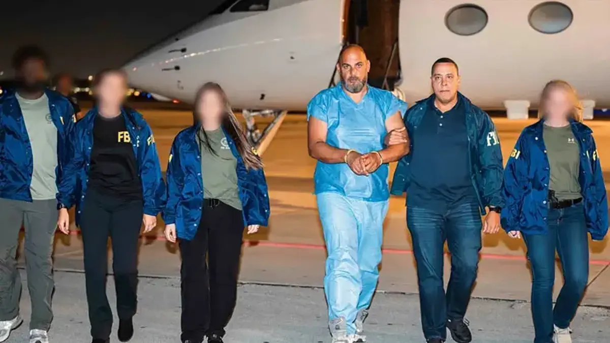 ABD'yi 3.7 milyar dolar dolandırıp Türkiye'ye kaçmıştı! FBI özel ekiple gelip böyle teslim aldı