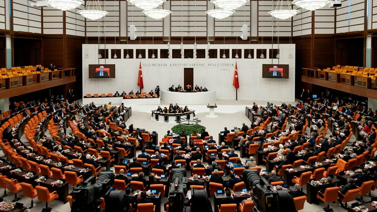 Muhalefetin emekli maaşları önerisi AKP ve MHP oylarıyla reddedildi